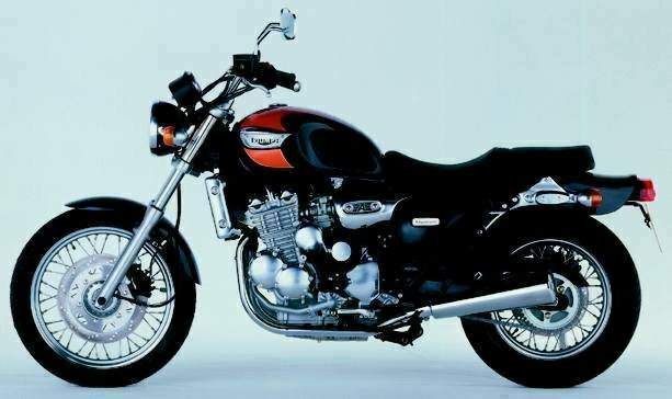 Triumph_Adventure_900_96_2.jpg