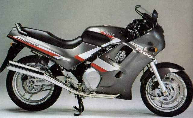 Triumph_Trophy_1200_92_3.jpg