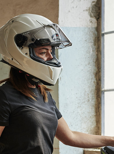 airoh-woman-helmet.jpg