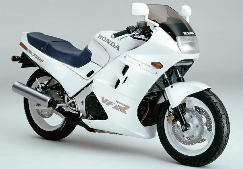 honda_vfr750_86_01_6159a6d3-3606-4629-8ebe-c733fc861a88.jpg