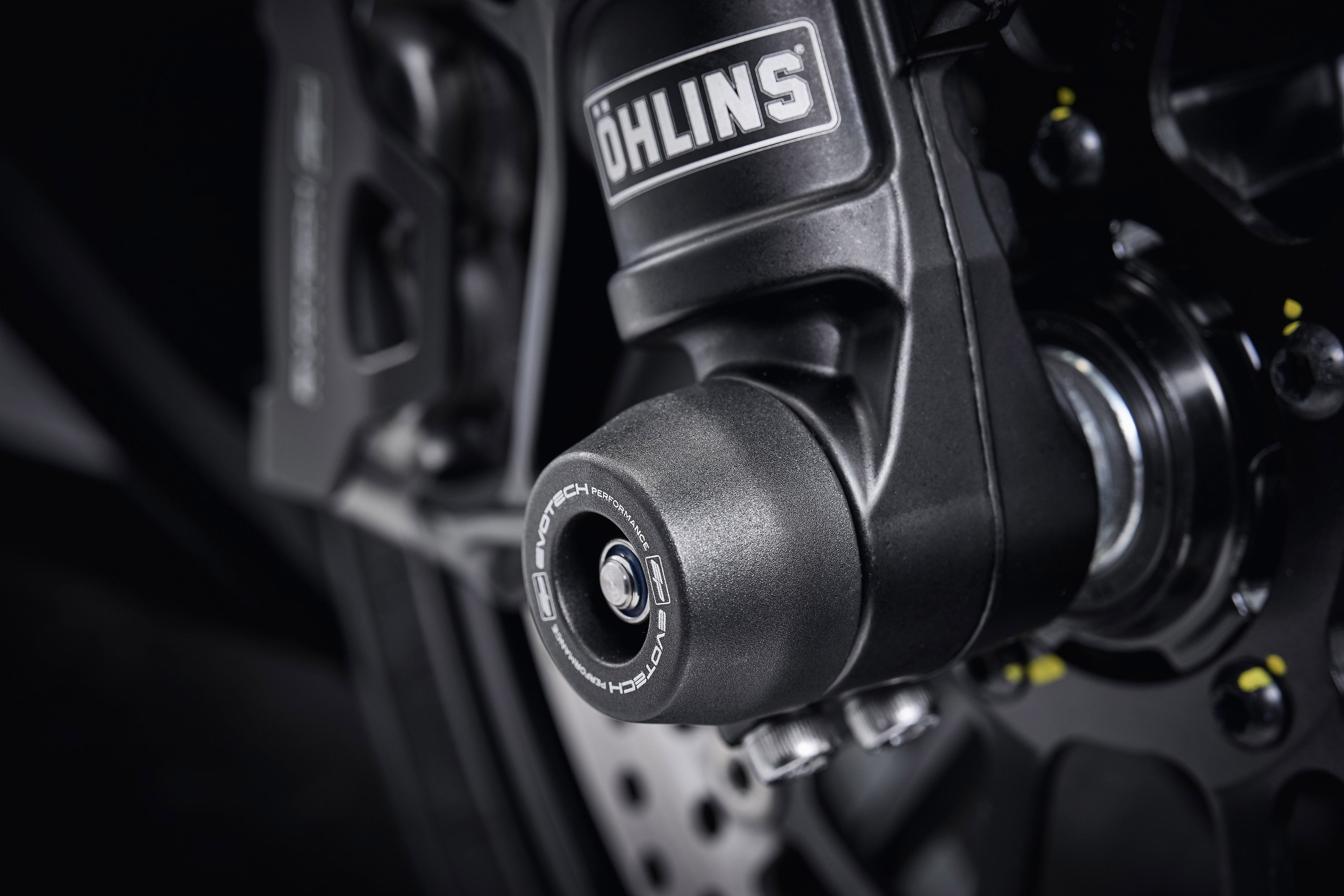 Evotech-2019-Ducati-Diavel1260S-Front-Spindle-L1010685.jpg