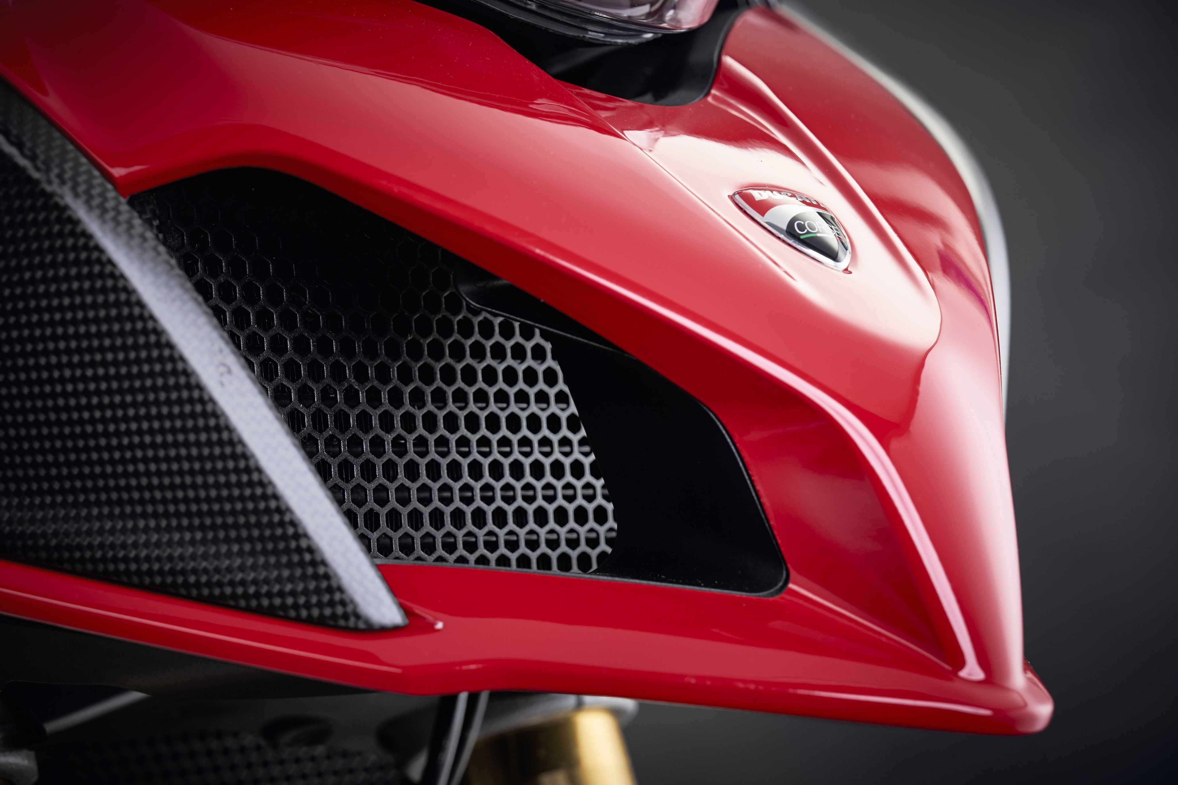 Evotech-2019-Ducati-MultiStrada1260-PikesPeak-OilCooler-Guard-L1010870_83c4dbd5-2205-49aa-81da-92ed39c295b2.jpg