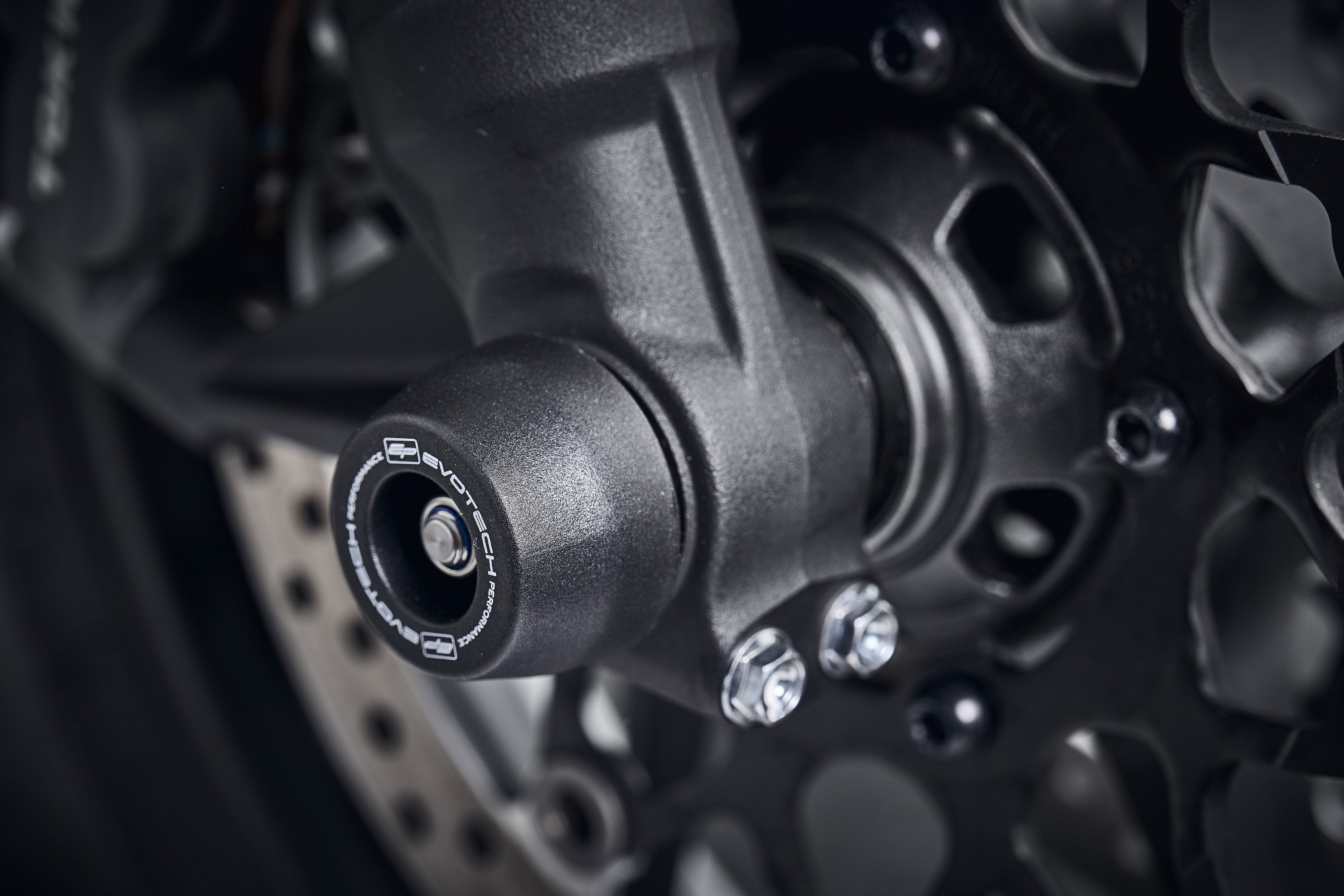 Evotech-2019-Honda-CB1000R-NeoSportsCafe-Front-Spindle-Bobbin-L1010571.jpg