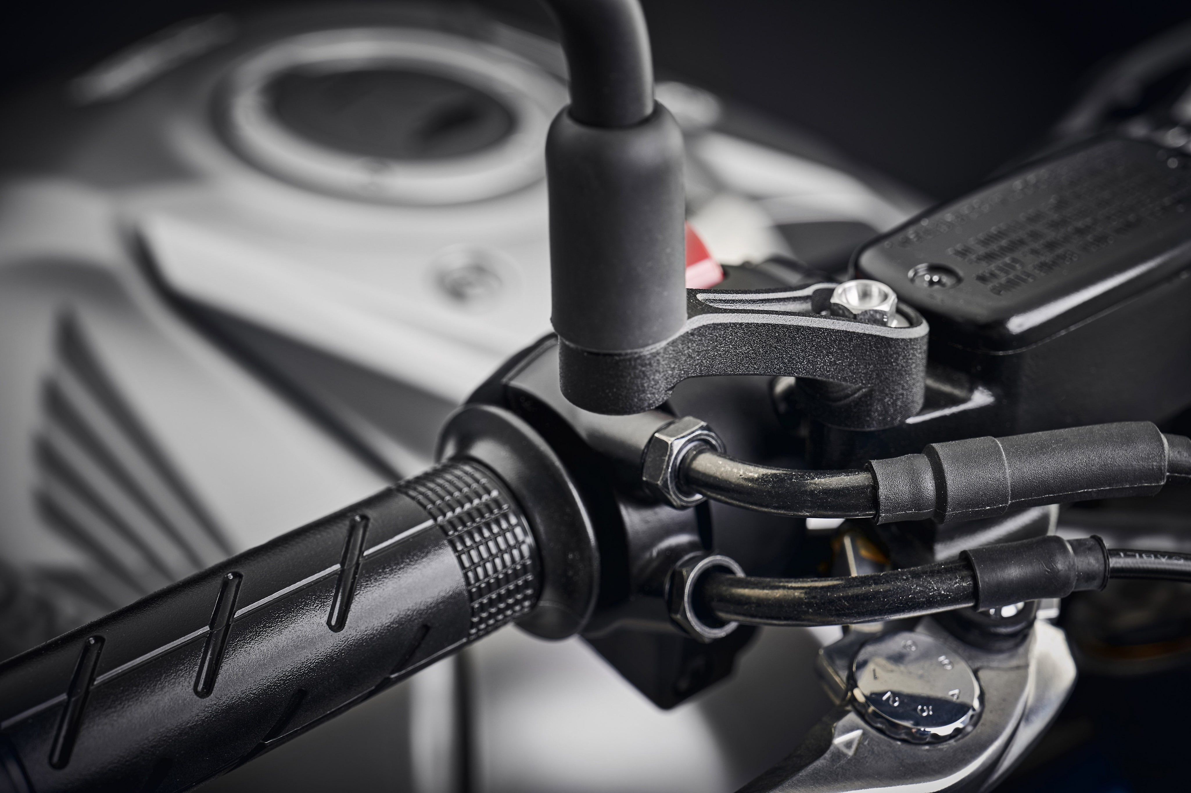 Evotech-2019-Honda-CB650R-Mirror-Extensions-L1050204_af729a21-8adb-4985-8e8d-1b731df1eede.jpg