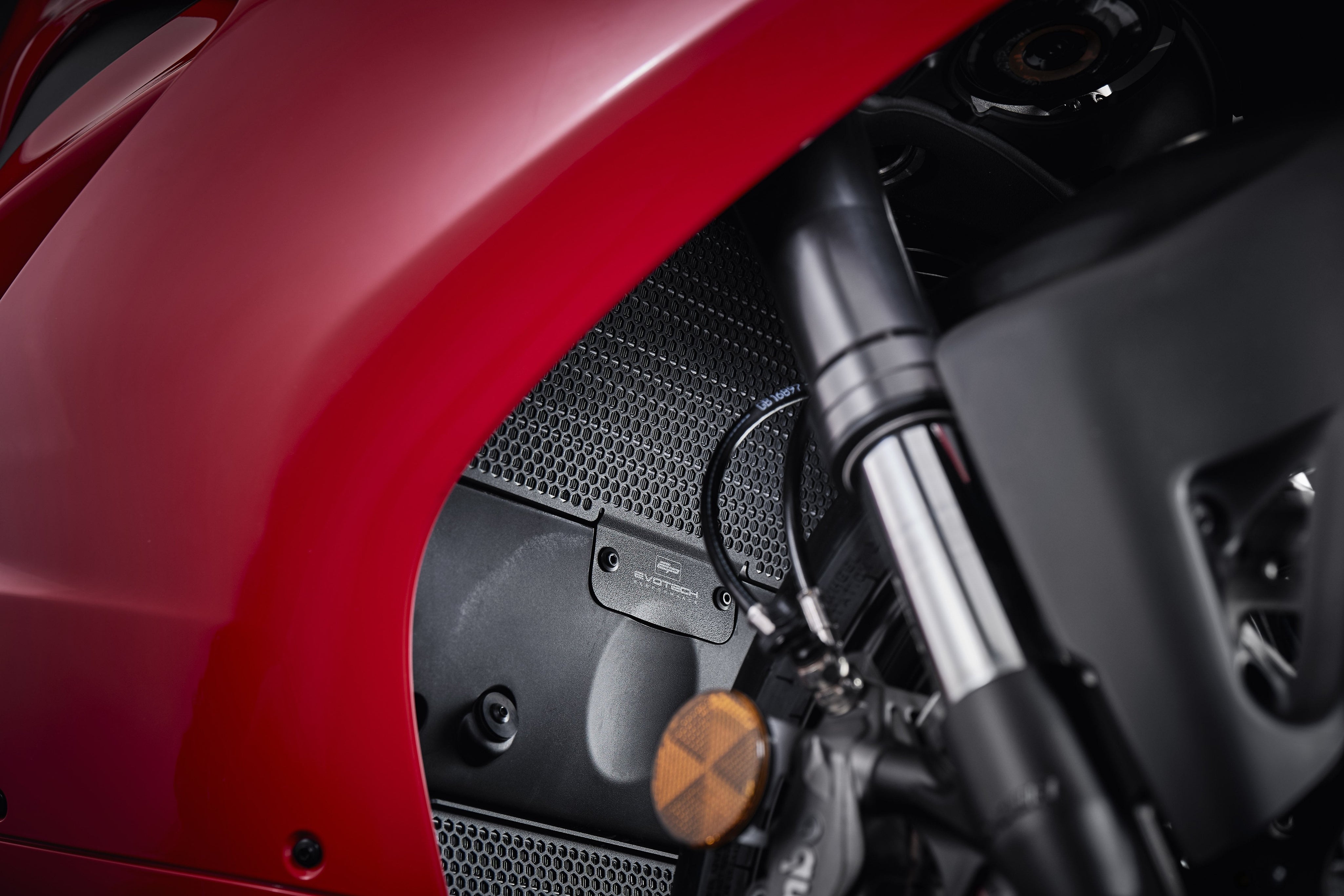 Evotech-2020-Ducati-PanigaleV2-Radiator-Guard-L1000128_7575e556-7dc2-4c71-83cf-93cd2ffa57aa.jpg