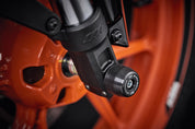 EP Front Spindle Bobbins for the KTM RC 200: Evotech Performance’s crash protection bungs seamlessly fitted to the motorcycle’s front forks.