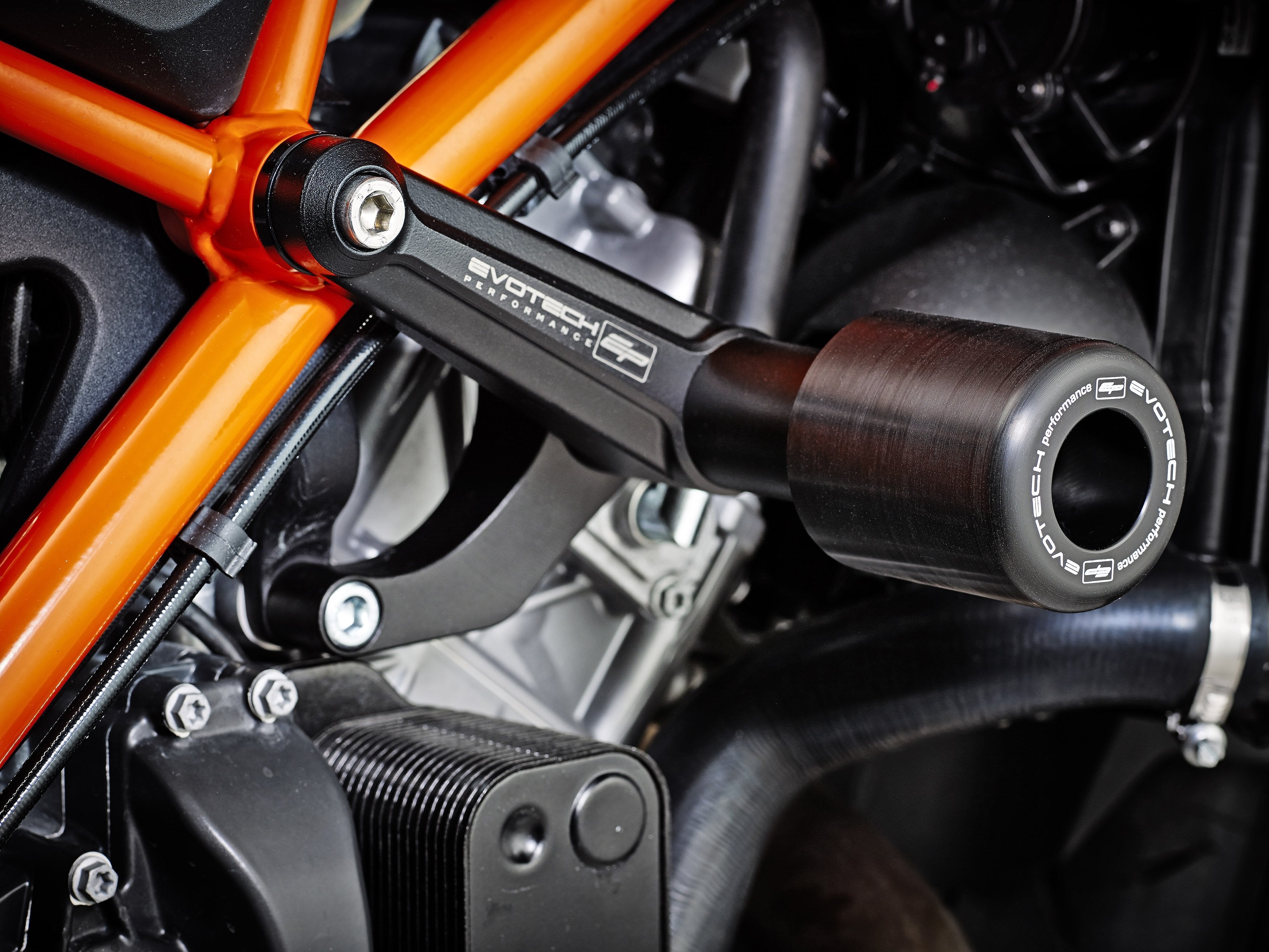 Evotech-KTM-Superduke-1290-Crash-Protection-40747.jpg