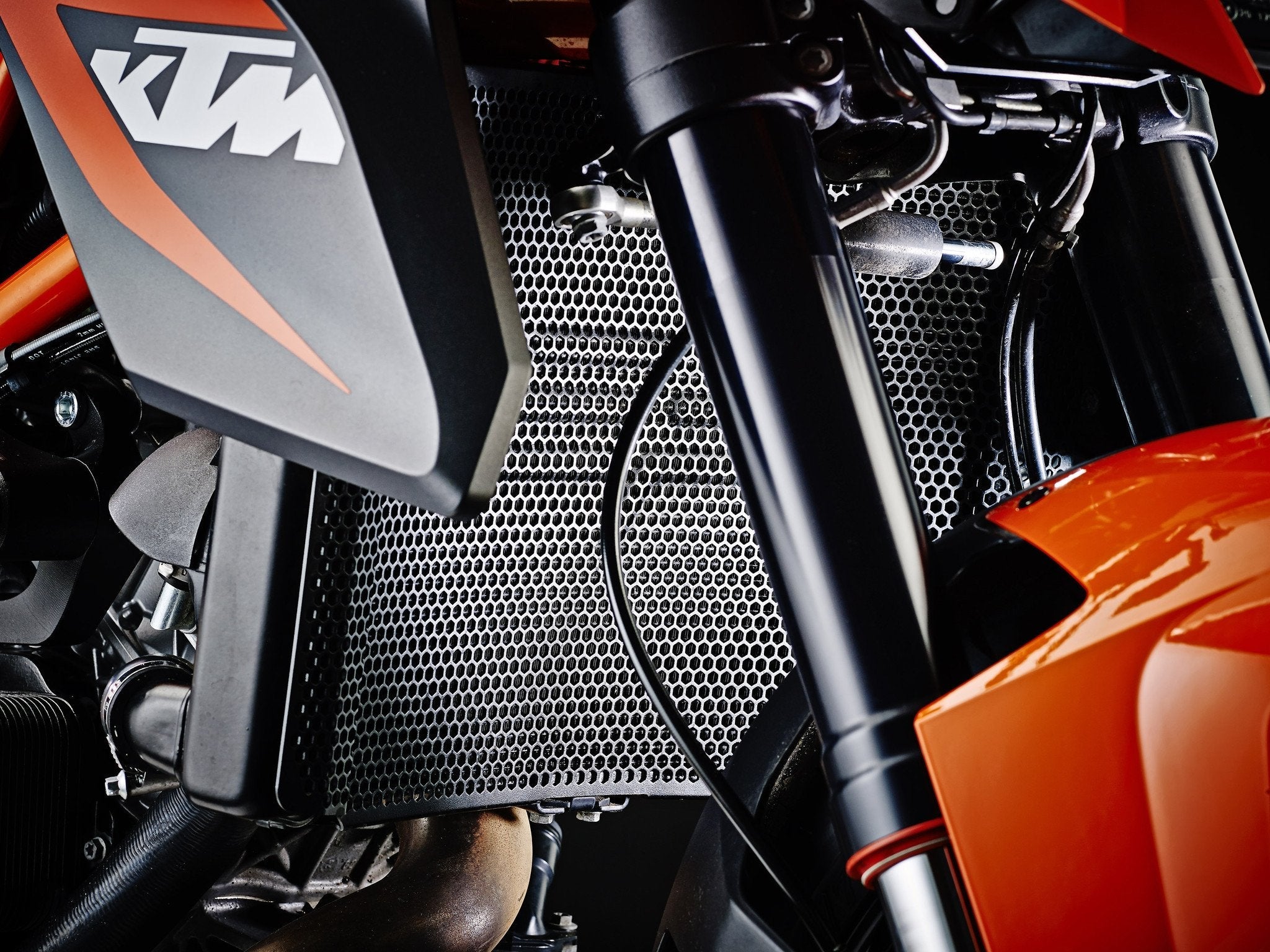 Evotech-KTM-Superduke-1290-Radiator-Guard-40659_9bb66b05-dfb8-4873-9175-c2776aac6bf7.jpg